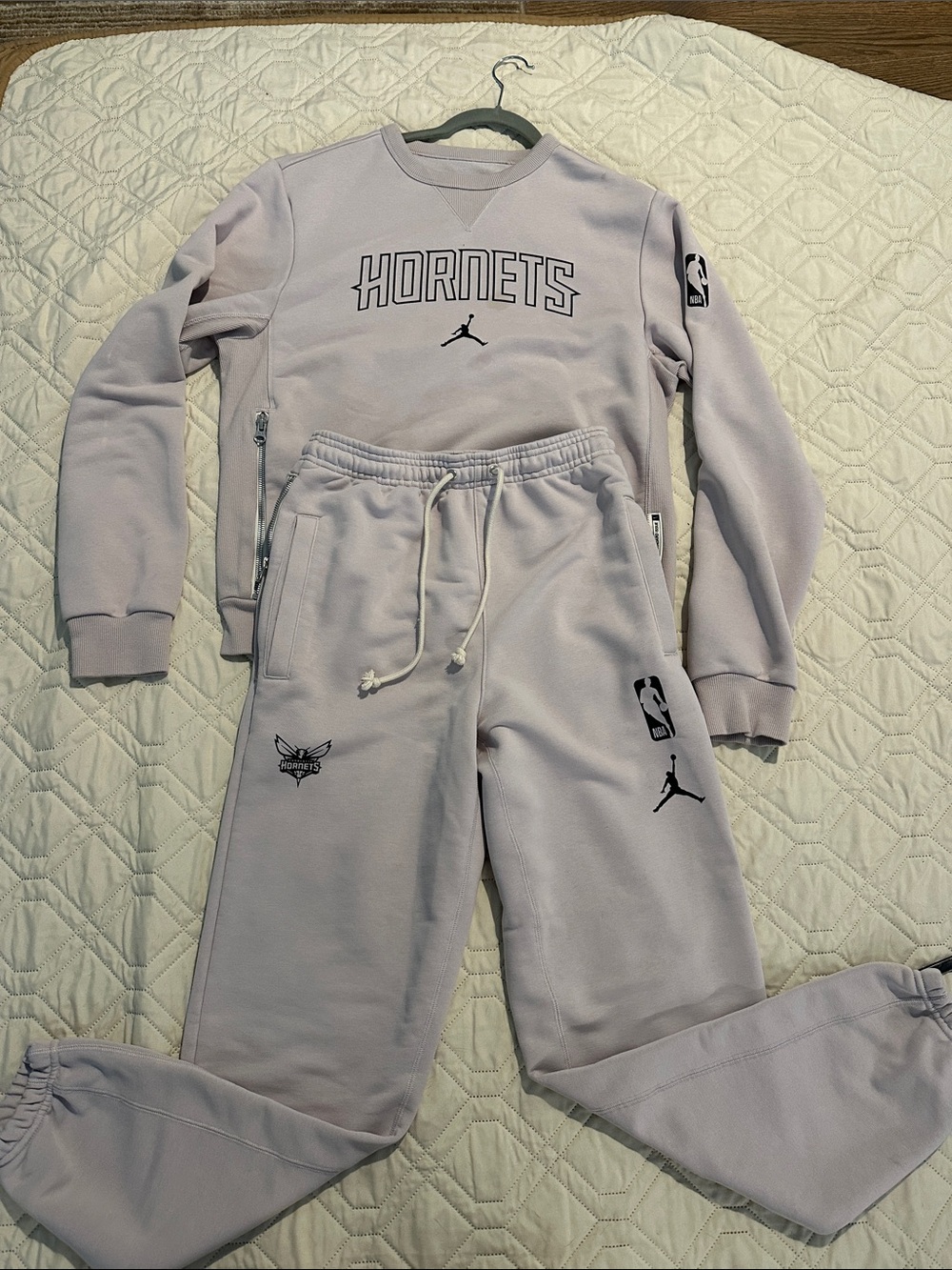 Jordan Hornets Pullover & Jogger Set - Light Lavender